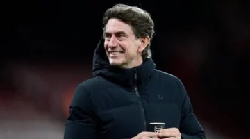 توتر مفاجئ بسبب قهوة يثير أزمة بين جماهير توتنهام ومدرب الفريق